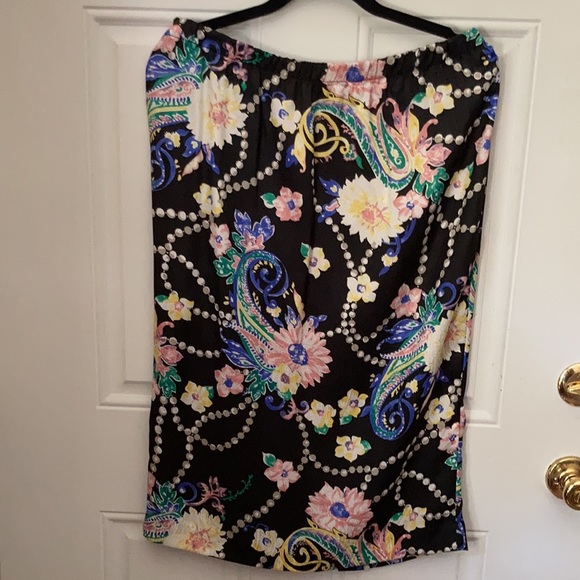 Vintage. Two-Piece Set - Picture 5 of 7